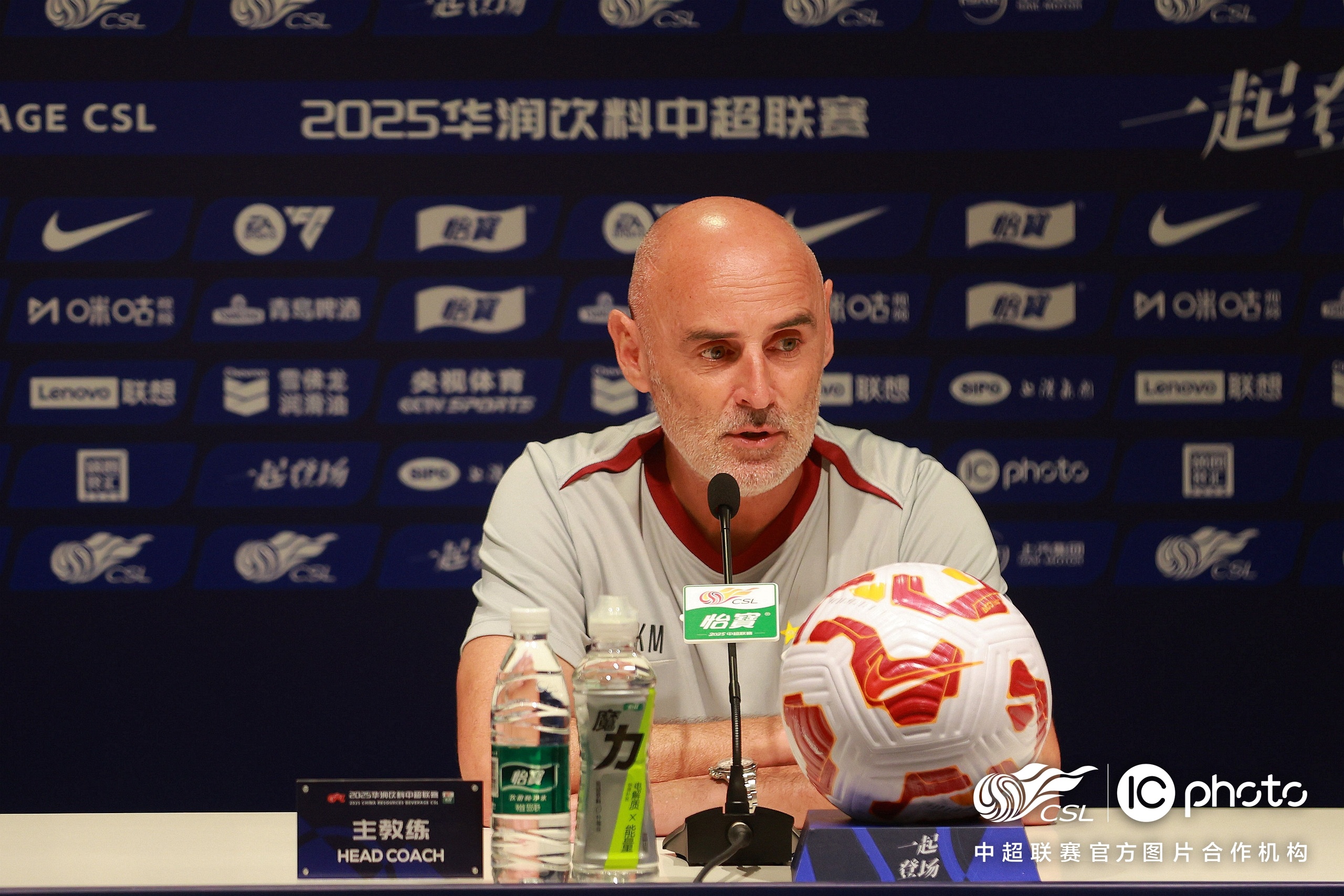 斯图加特迎中超关键赛，转会期造点机会，底气十足，资深球员宣示担当的简单介绍